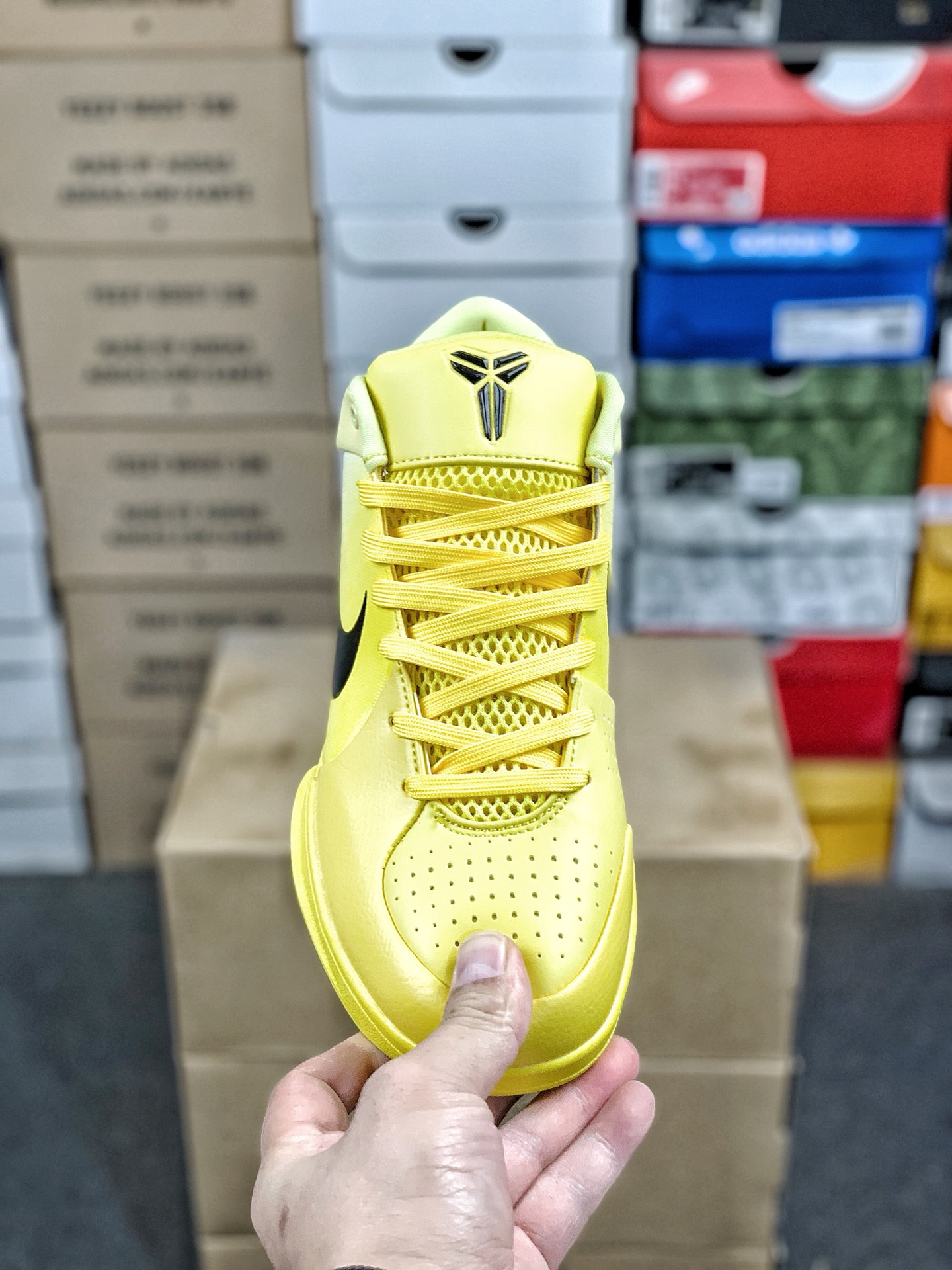 本地自取💰260 放店私
#性价比 真碳 Nk Zoom Kobe 4 科比4代篮球鞋 复刻防滑耐磨减震舒适轻便篮球鞋 
货号：IH0587-700
尺码：36-46 带半码
编码#A10YTHDA70