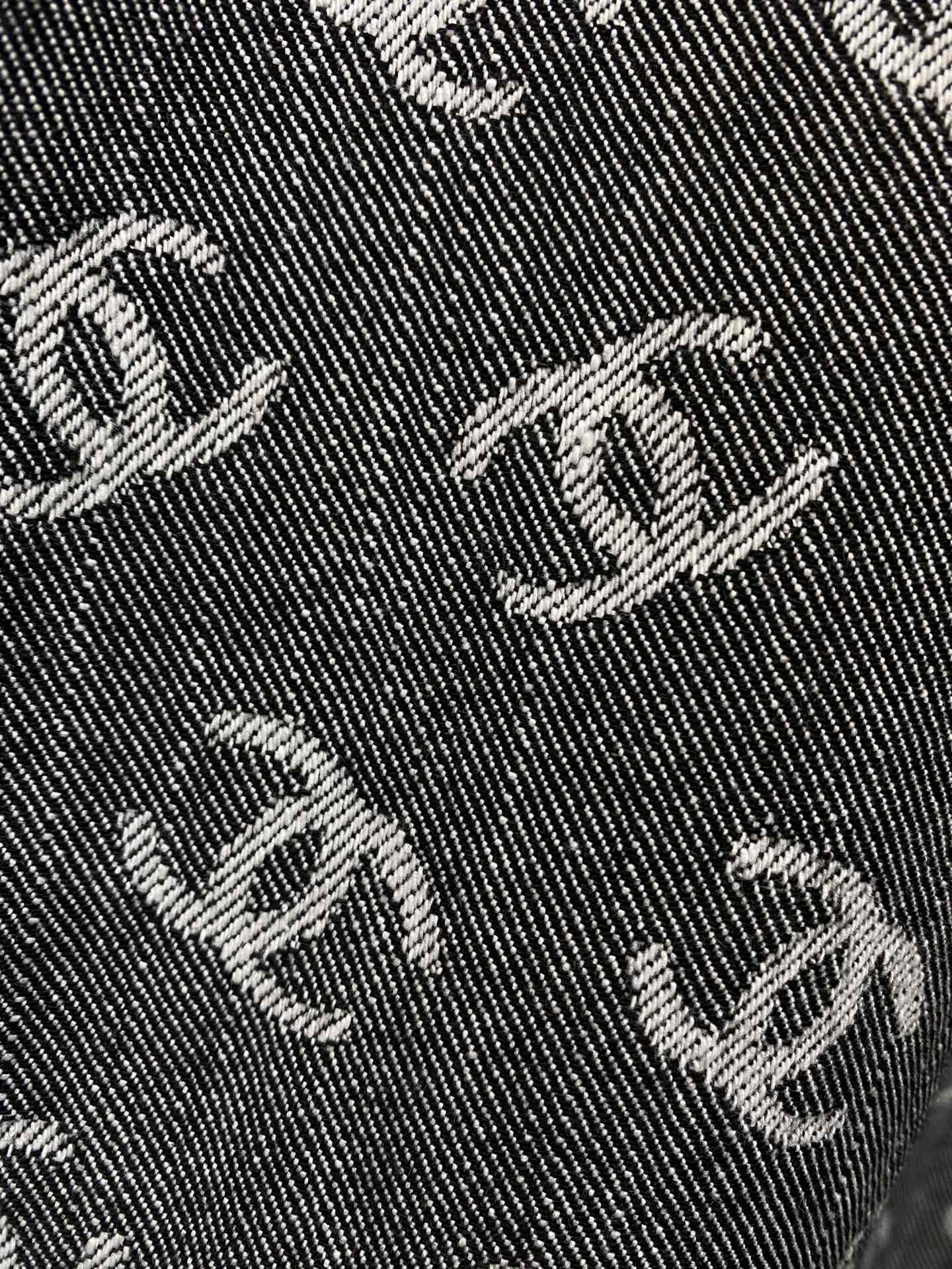 2023 Chanel Puffer Jacket: Classic Letters, High-End Fashion for Men and Women - 图片 6