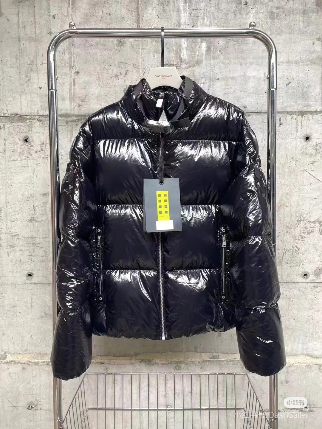 ❤️ Chaqueta de plumas negra de la colección conjunta MONCLER ALYX, rellena de plumón de pato blanco, muy abrigada; por …