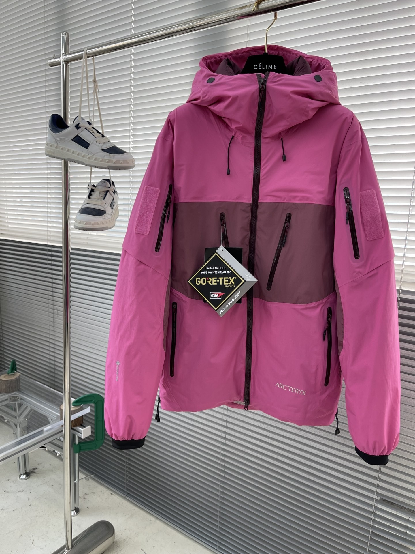 24 nueva chaqueta con capucha informal para exteriores con bloques de color y múltiples bolsillos de otoño e invierno. …