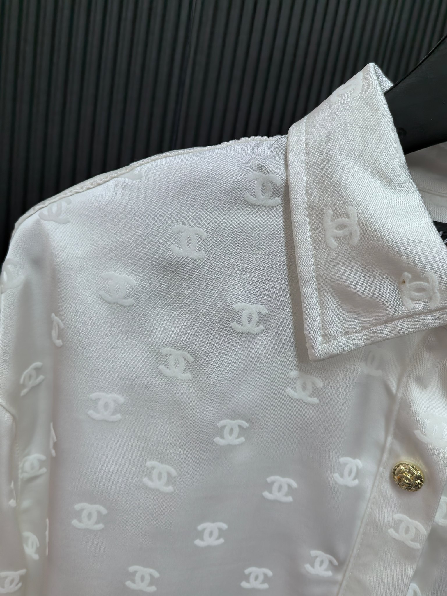 Chanel Embroidery Shirt in UPF115+ Silk Fabric for Hot Summer Street Style - 图片 3
