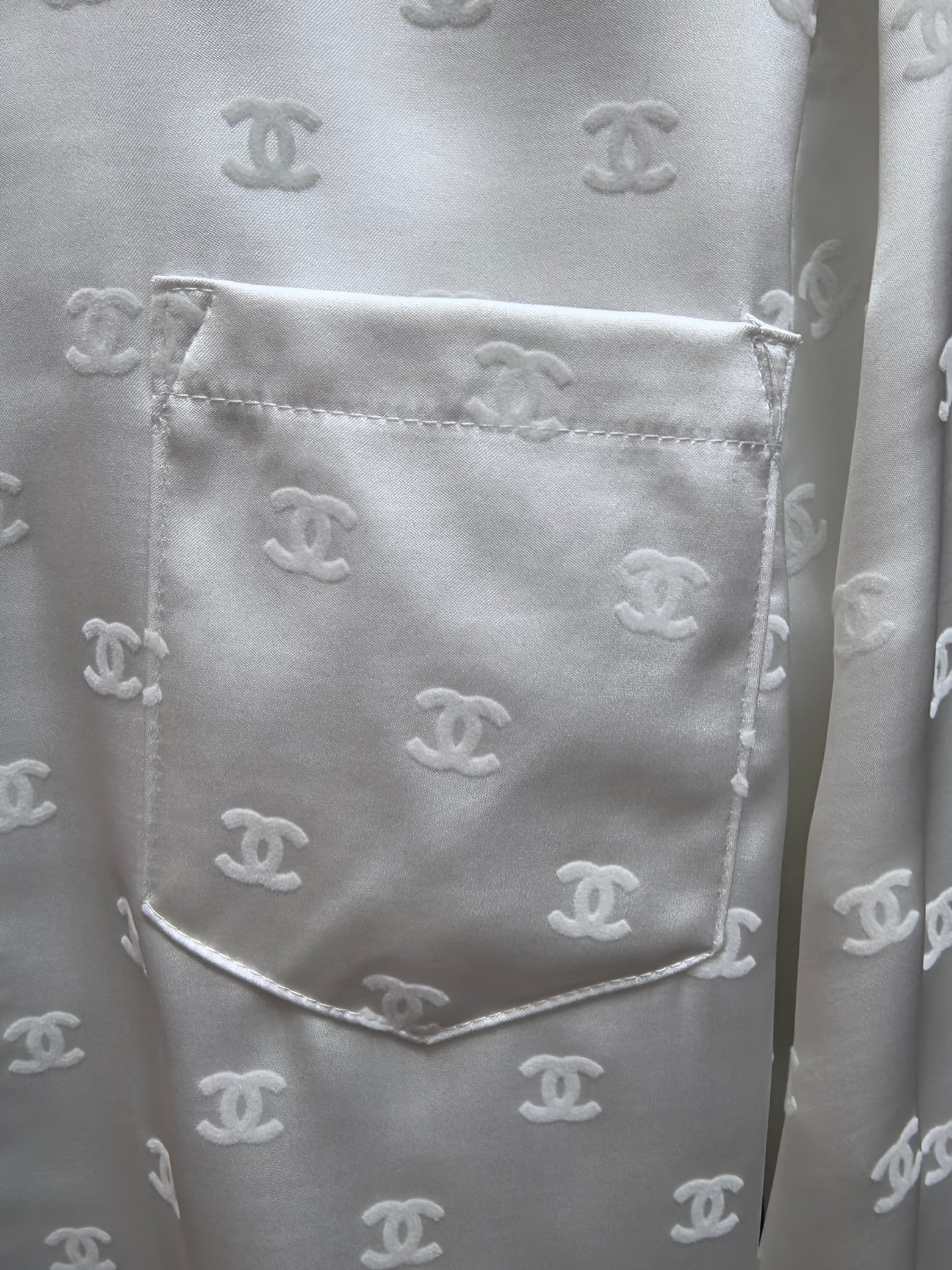 Chanel Embroidery Shirt in UPF115+ Silk Fabric for Hot Summer Street Style - 图片 4
