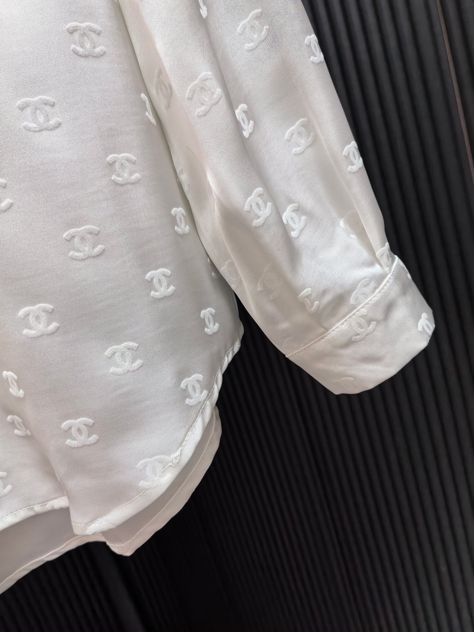 Chanel Embroidery Shirt in UPF115+ Silk Fabric for Hot Summer Street Style - 图片 5