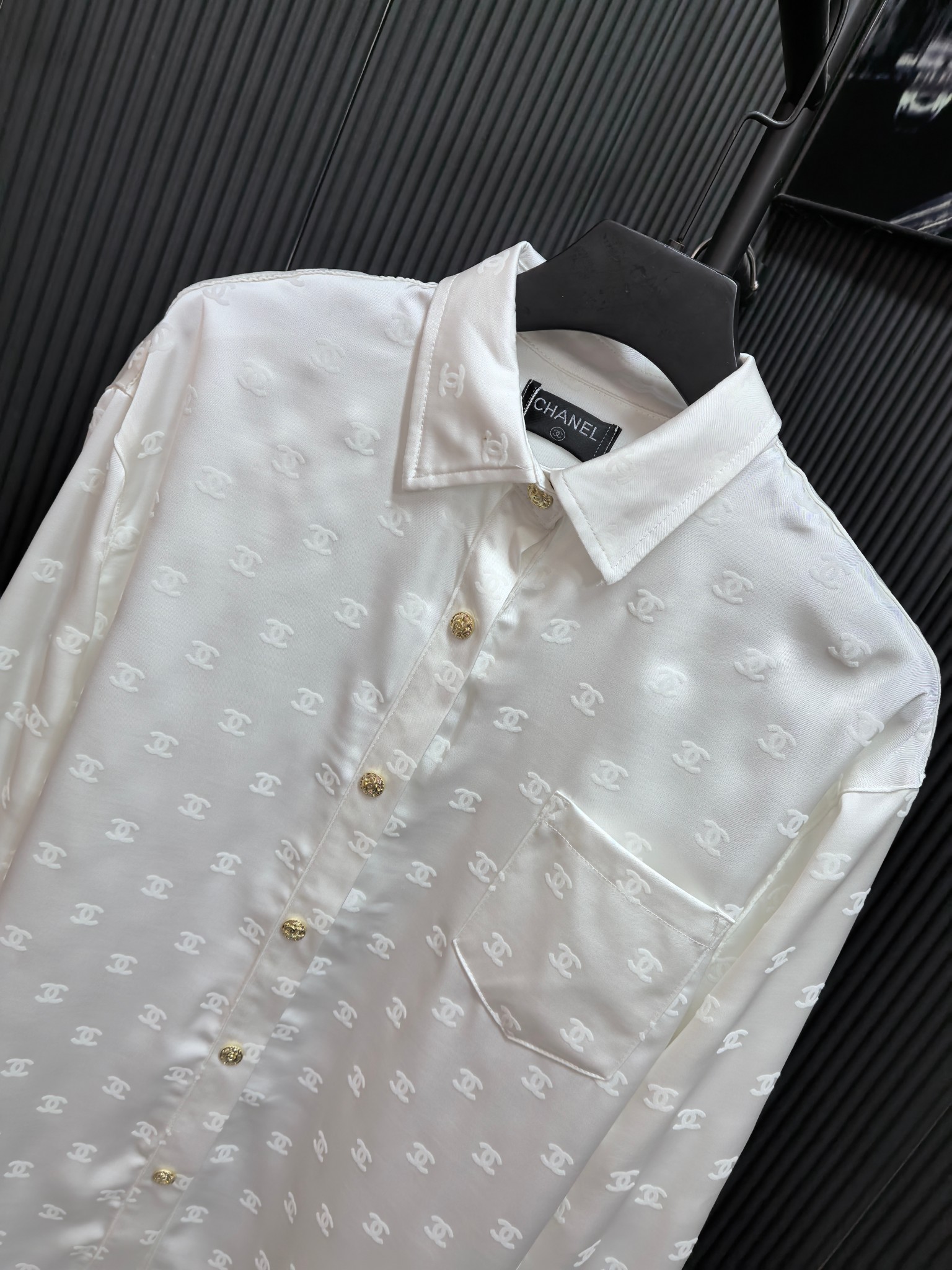 Chanel Embroidery Shirt in UPF115+ Silk Fabric for Hot Summer Street Style - 图片 7