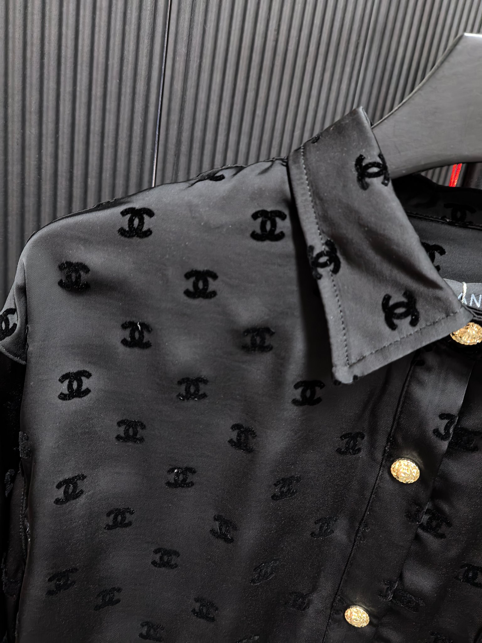 Chanel Embroidered Shirt with UPF115+ Silk Fabric for Hot Summer Street Style - 图片 3