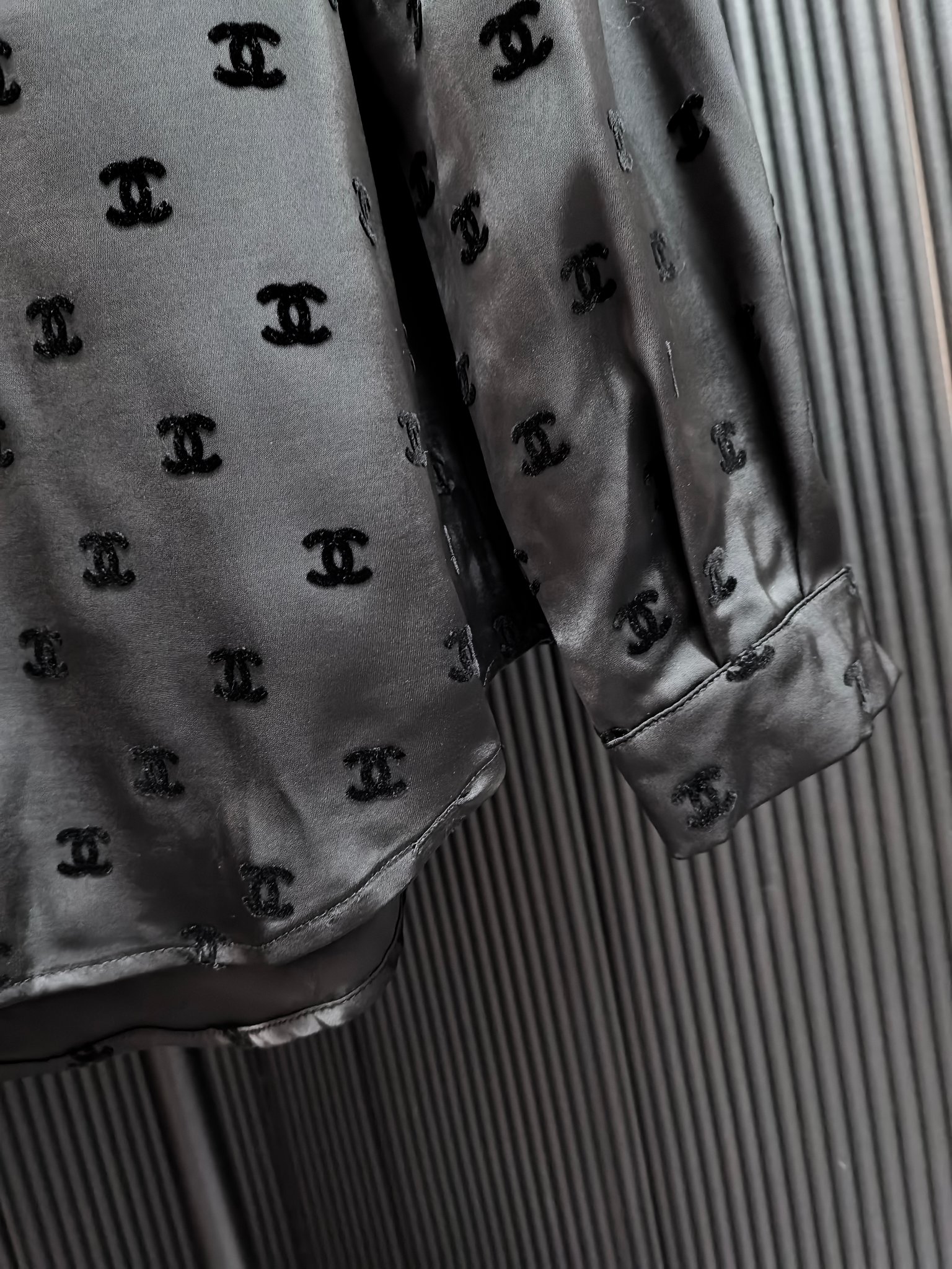 Chanel Embroidered Shirt with UPF115+ Silk Fabric for Hot Summer Street Style - 图片 5