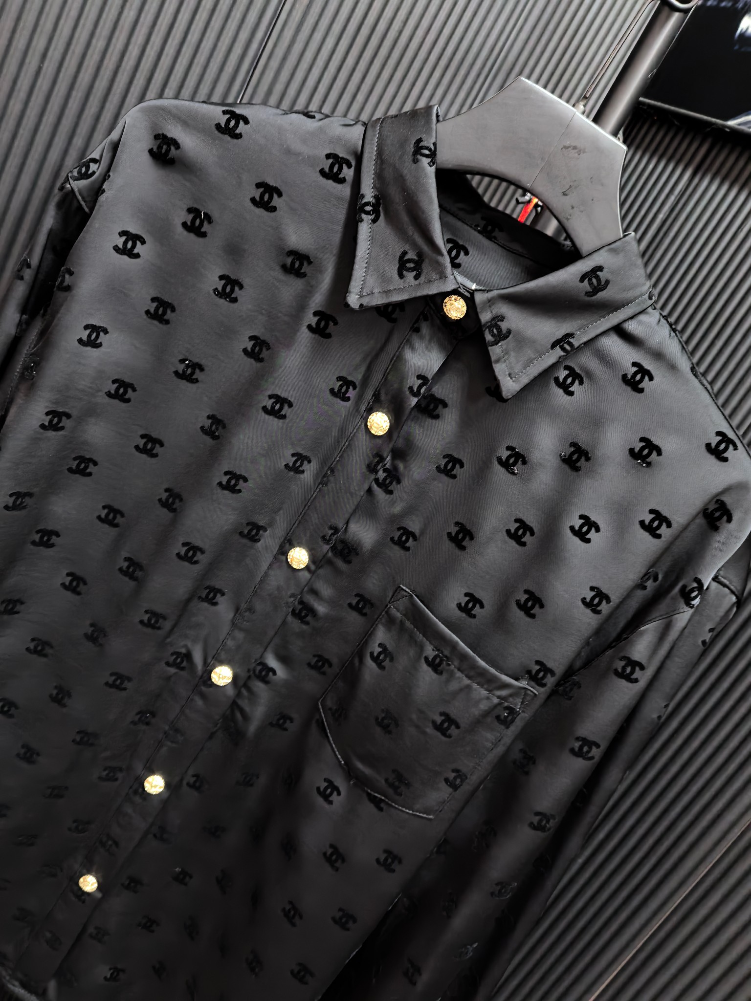 Chanel Embroidered Shirt with UPF115+ Silk Fabric for Hot Summer Street Style - 图片 7