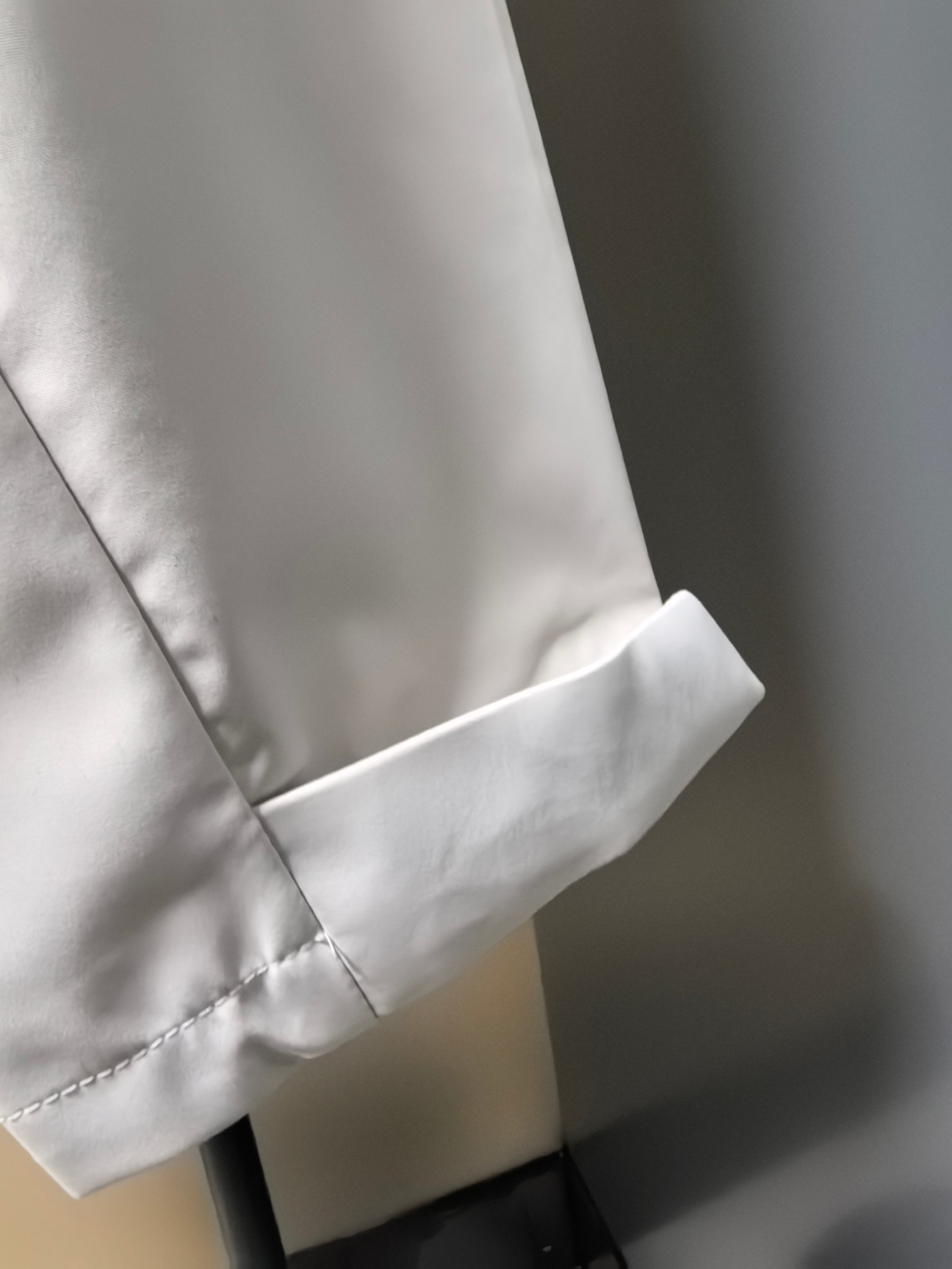 High-End Waterproof Coat by Helly Hansen: Features, Design, and Sizes - 图片 4