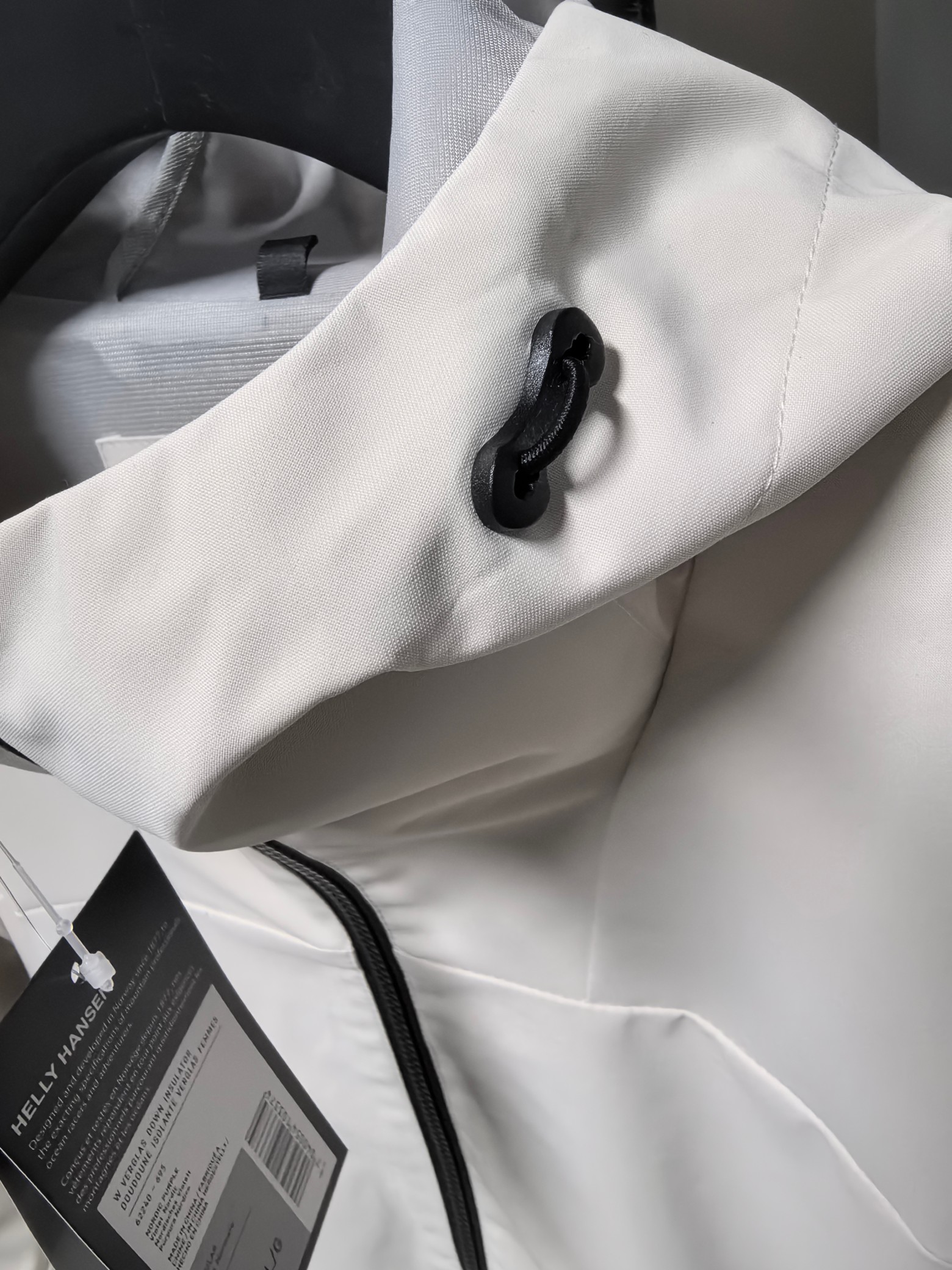 High-End Waterproof Coat by Helly Hansen: Features, Design, and Sizes - 图片 6