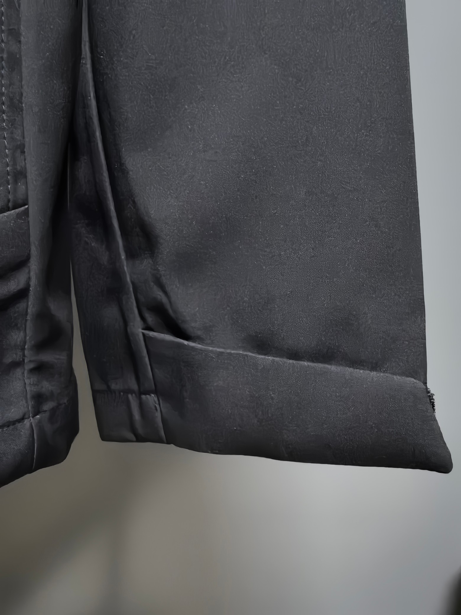 High-End Waterproof Coat by Helly Hansen: Features, Sizes, and Colors - 图片 5
