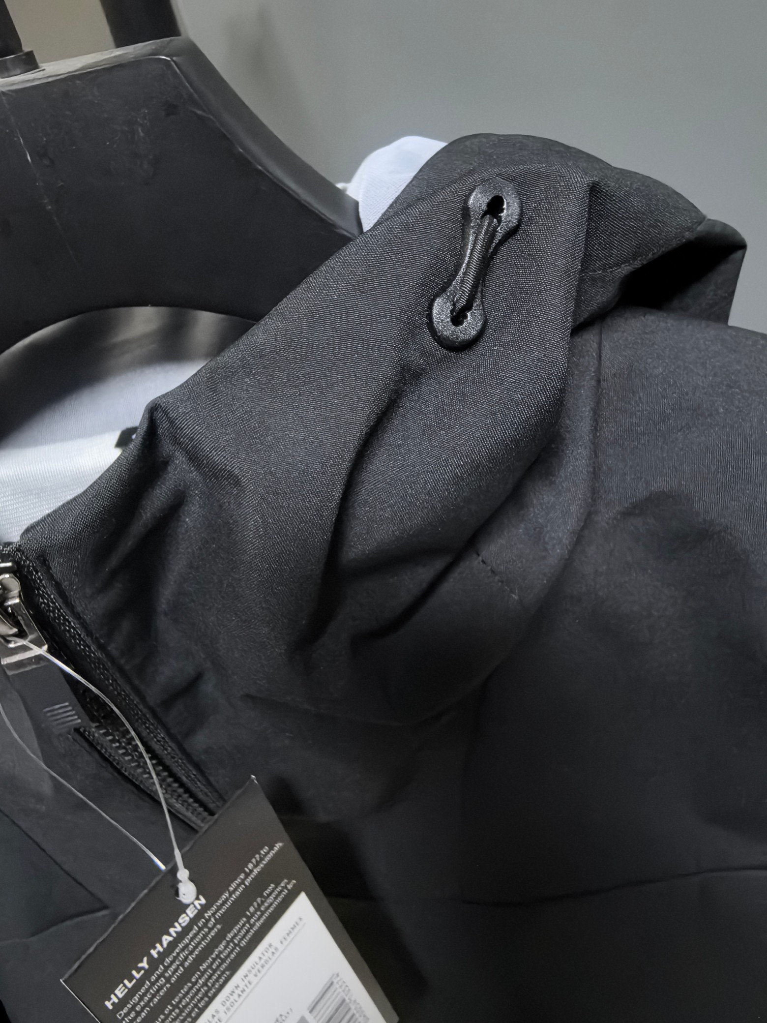 High-End Waterproof Coat by Helly Hansen: Features, Sizes, and Colors - 图片 9