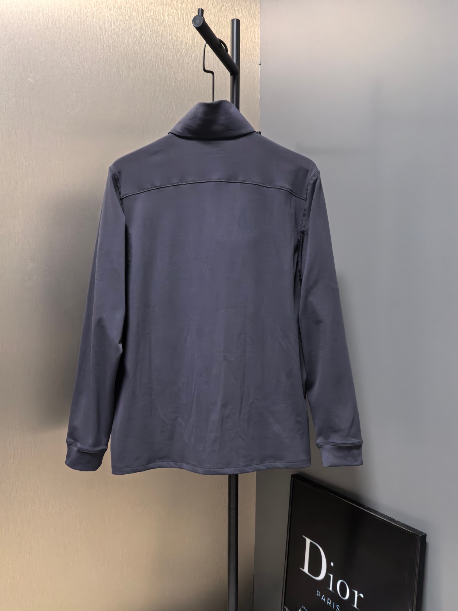 Classic Tie-Up Design: Warm and Comfortable Autumn/Winter Top in Black and Tan - 图片 2