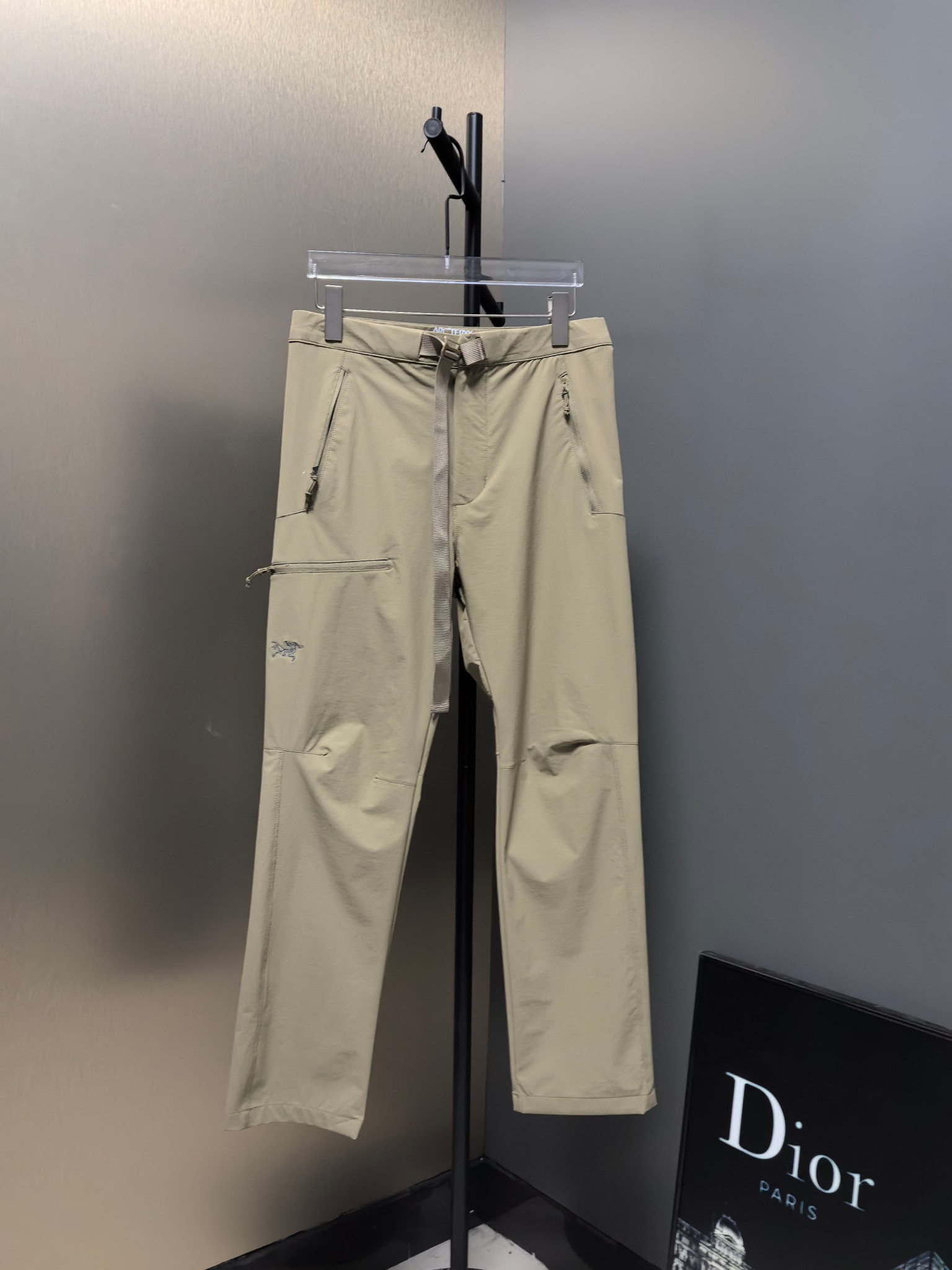 Arc’teryx Gamma AR Soft-Shell Pants: Versatile, Durable, and Stylish Outdoor Wear - 图片 1