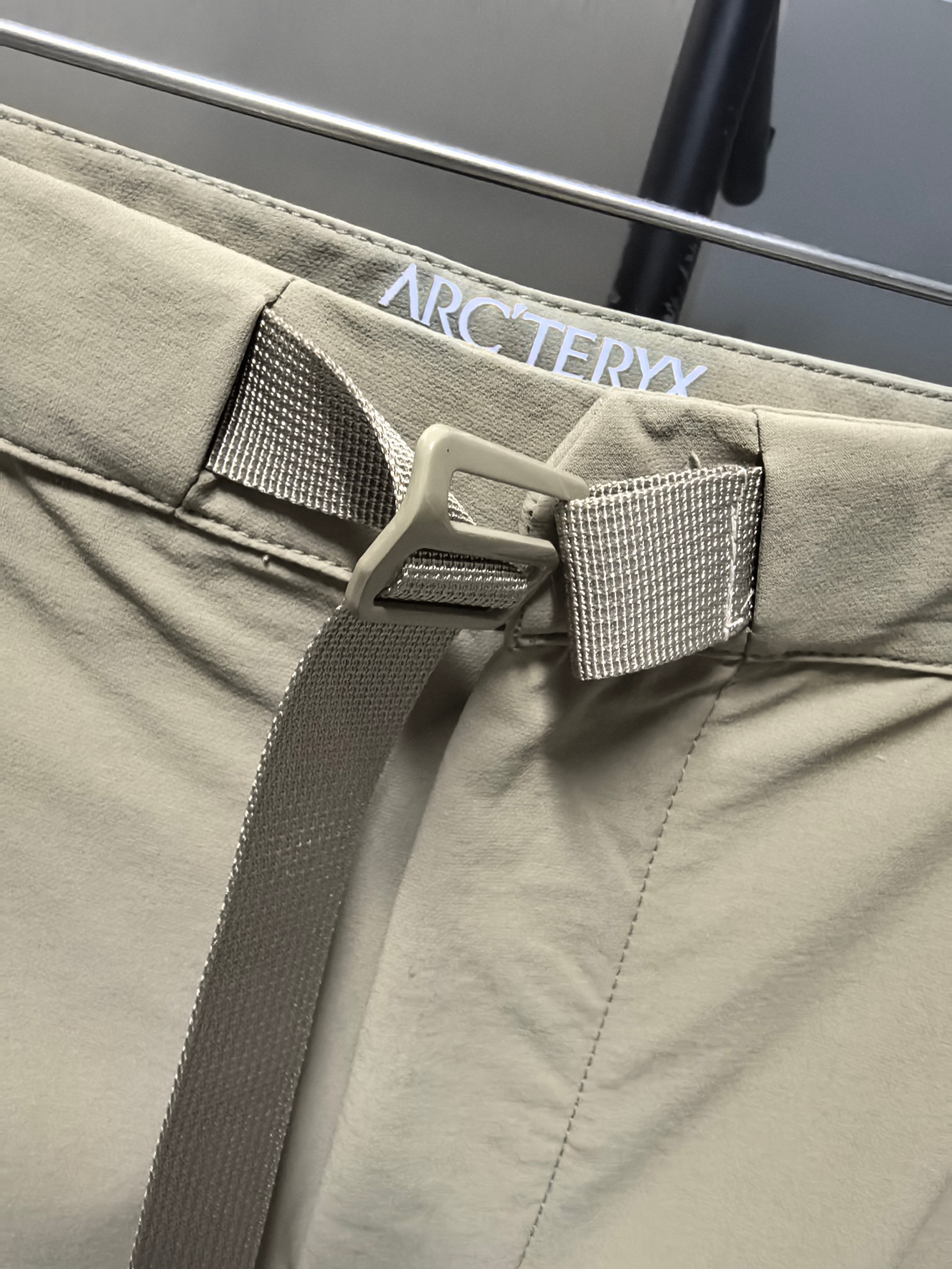 Arc’teryx Gamma AR Soft-Shell Pants: Versatile, Durable, and Stylish Outdoor Wear - 图片 3