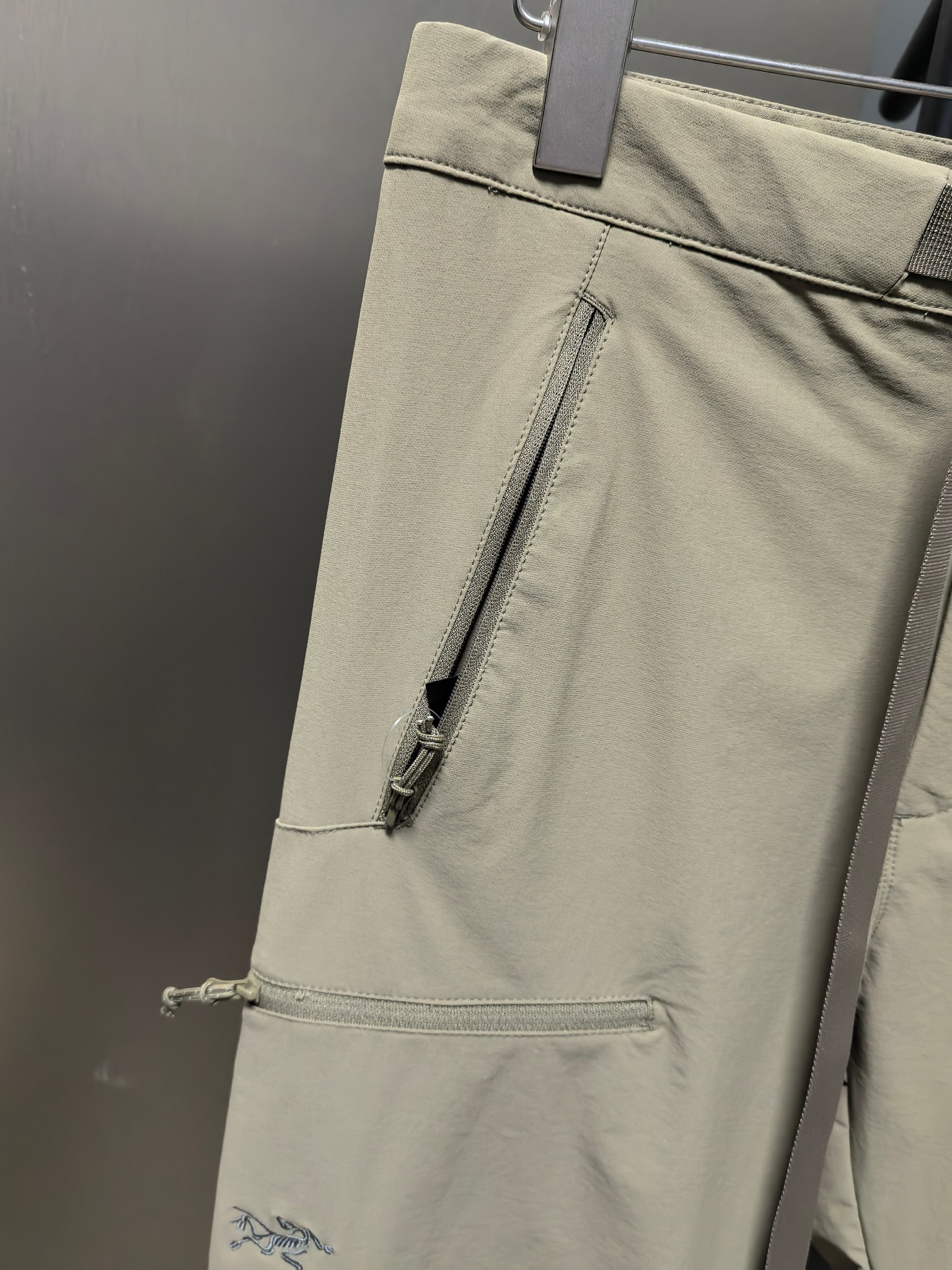 Arc’teryx Gamma AR Soft-Shell Pants: Versatile, Durable, and Stylish Outdoor Wear - 图片 2