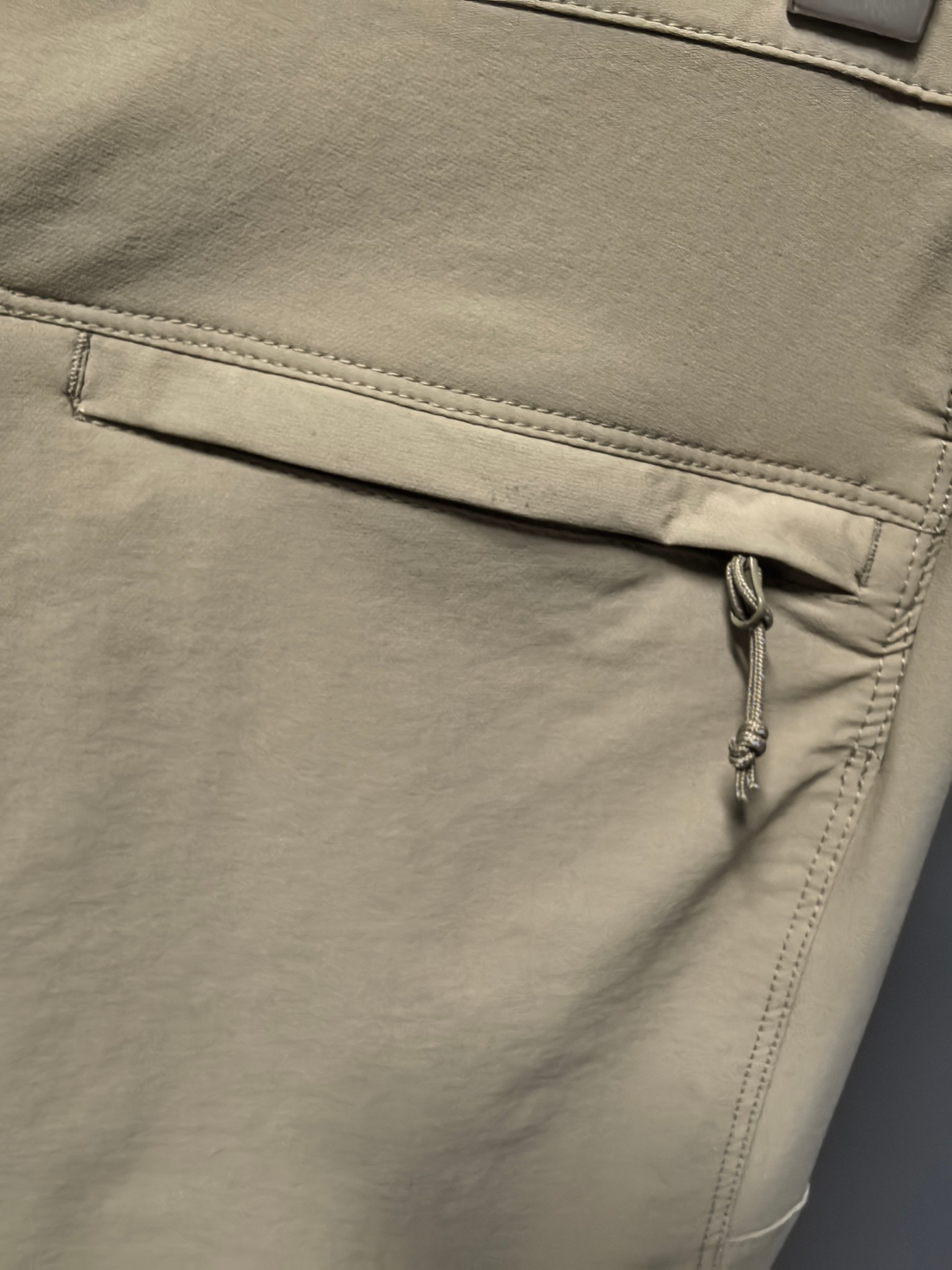 Arc’teryx Gamma AR Soft-Shell Pants: Versatile, Durable, and Stylish Outdoor Wear - 图片 8