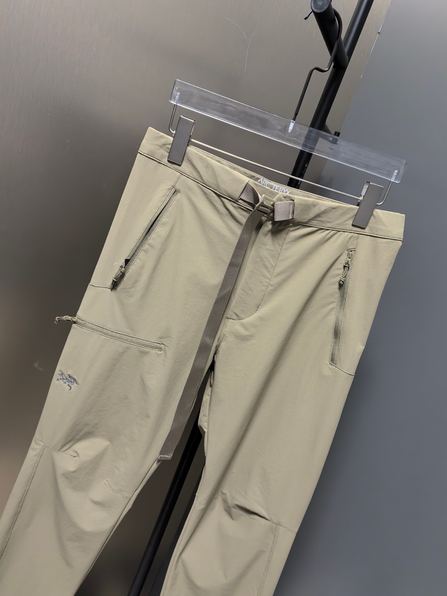 Arc’teryx Gamma AR Soft-Shell Pants: Versatile, Durable, and Stylish Outdoor Wear - 图片 6