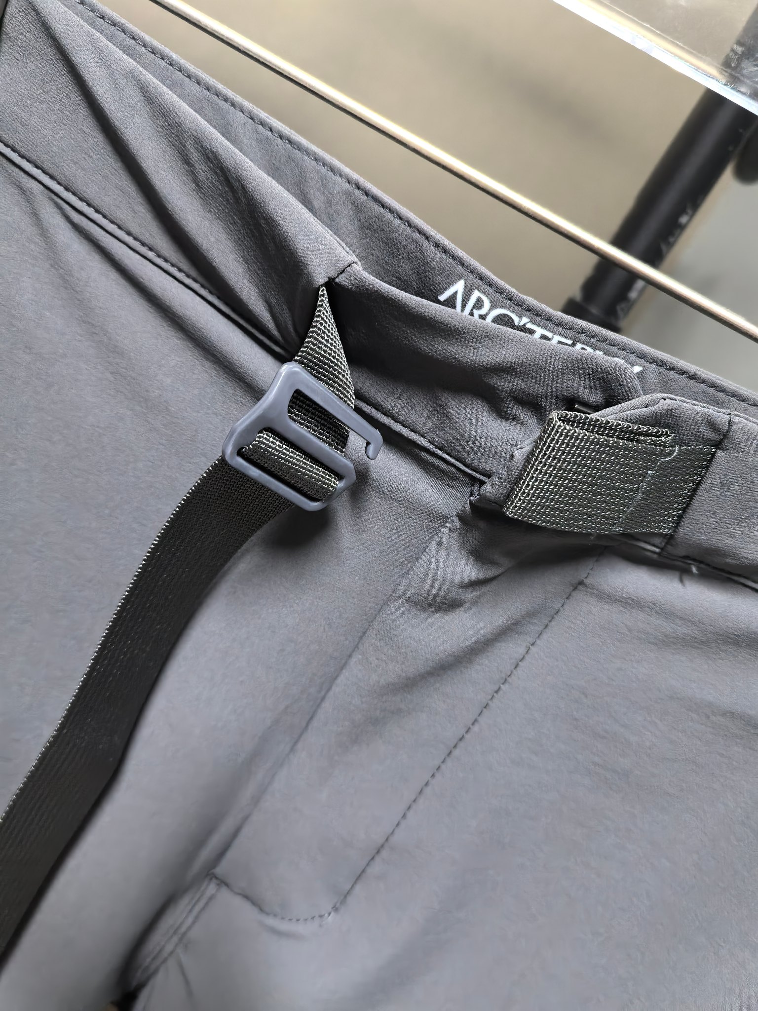 Arc’teryx Gamma AR Pants: High-performance, versatile, and durable outdoor pants for all activities. - 图片 5