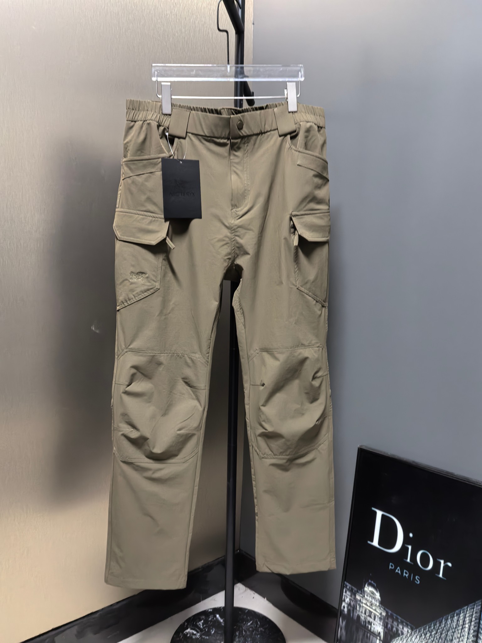 ARC’TERYX Original Birds Patrol AR Pants Review: Functional, Stylish, and High-Performance Outdoor Wear