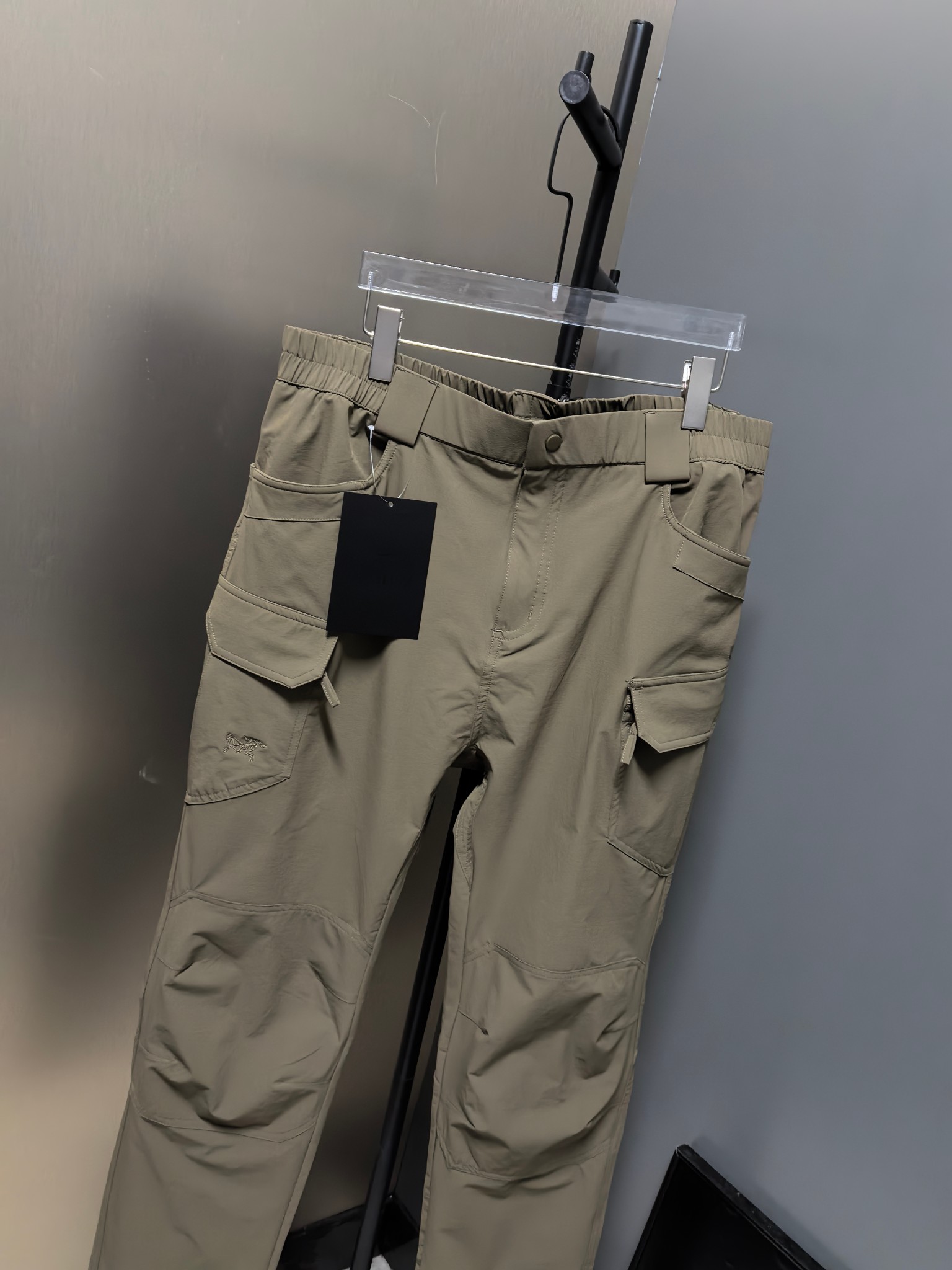 ARC’TERYX Original Birds Patrol AR Pants Review: Functional, Stylish, and High-Performance Outdoor Wear - 图片 6