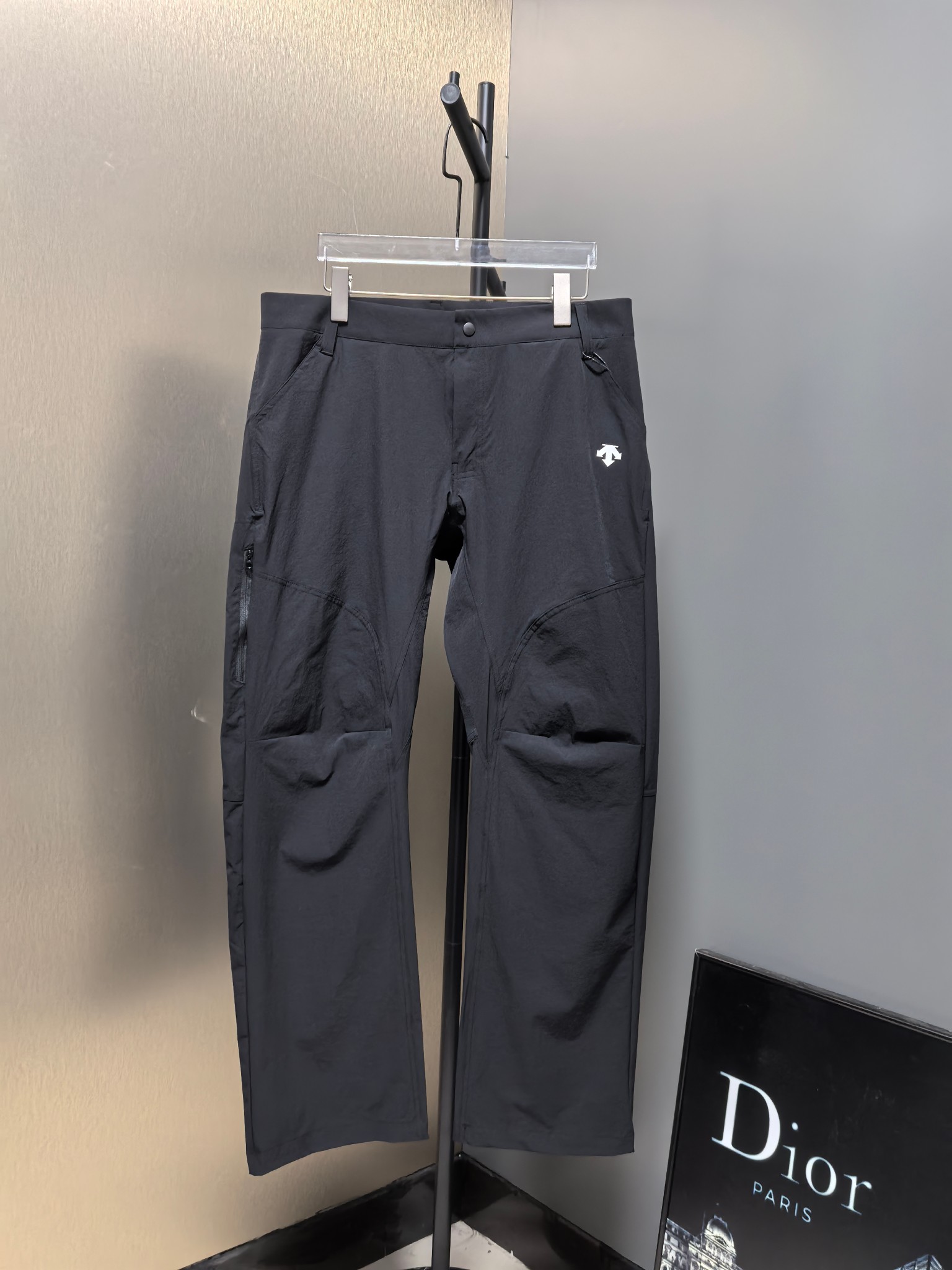 “Men’s Outdoor Flat-Legged Pants by Disant: High-Quality, Stylish, Various Colors Available”