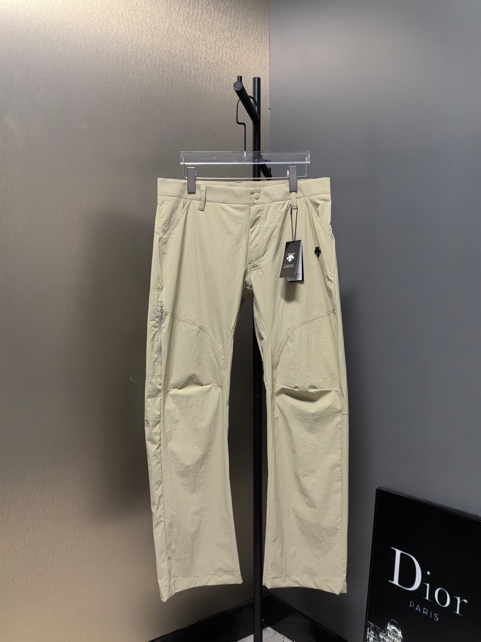 “Disant Men’s Outdoor Flat-Legged Pants Review: Quality Work, Various Colors Available”