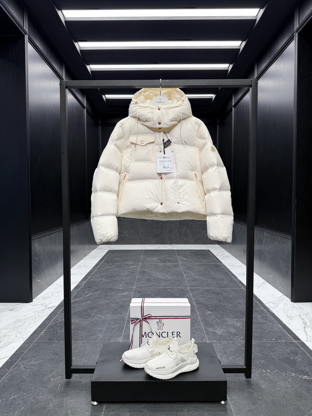 Plumas de ganso premium⬆️Moncler Erea (2025 modelo popular pequeño soufflé) chaqueta acolchada corta con capucha para m…