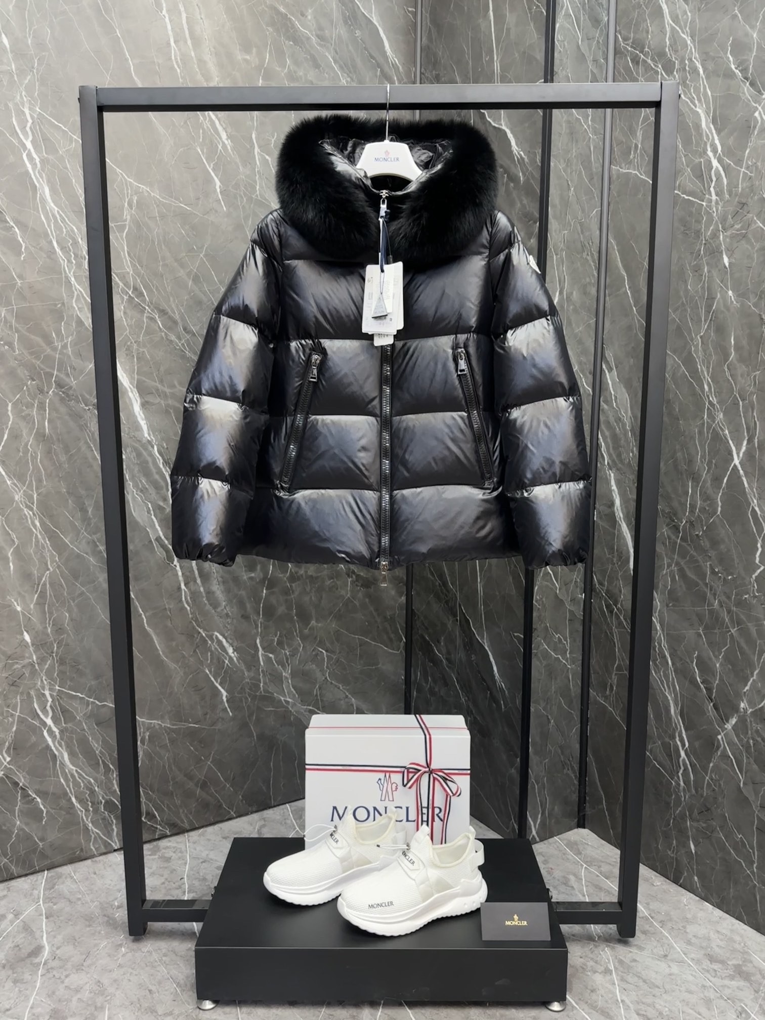 Moncler🌟 25s nueva chaqueta de plumas clásica de muñeca con capucha y cuello de piel. Cuello de piel de perro mapache …
