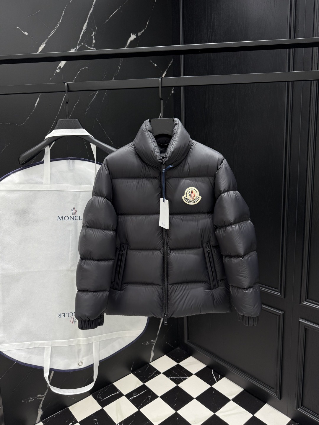 Versión superior Moncler Citala🌟 Chaqueta de plumas corta para hombre. Mirando alrededor, ninguna versión del mercado …