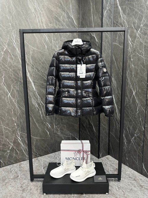Moncler Barante Women's Short Down Jacket | Stylish & Functional 1 Moncler Barante Women's Short Down Jacket | Stylish & Functional