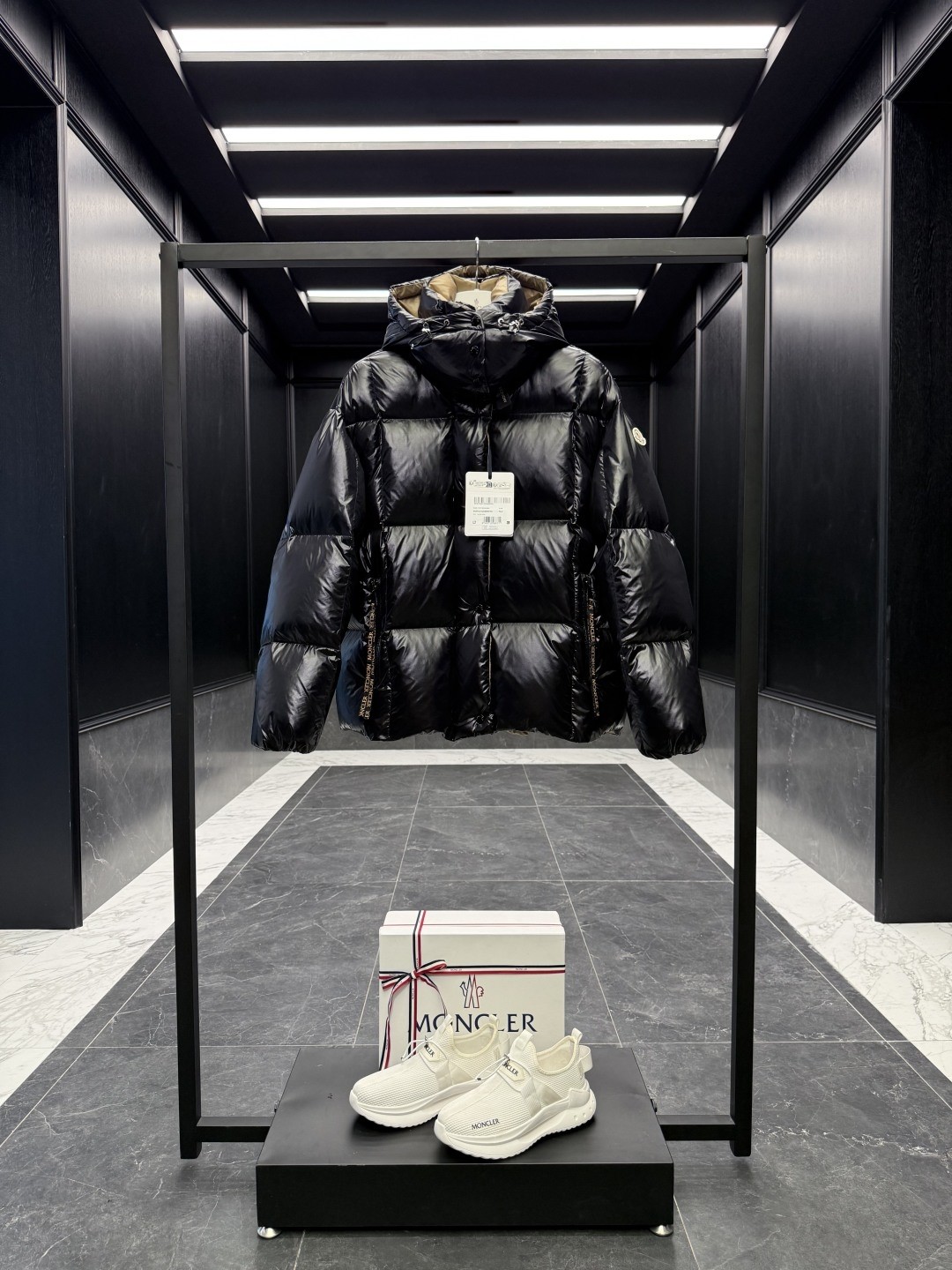 moncler 🌟 plumífero de edición limitada. Accesorios de metal personalizados originales, importados en su totalidad, pe…