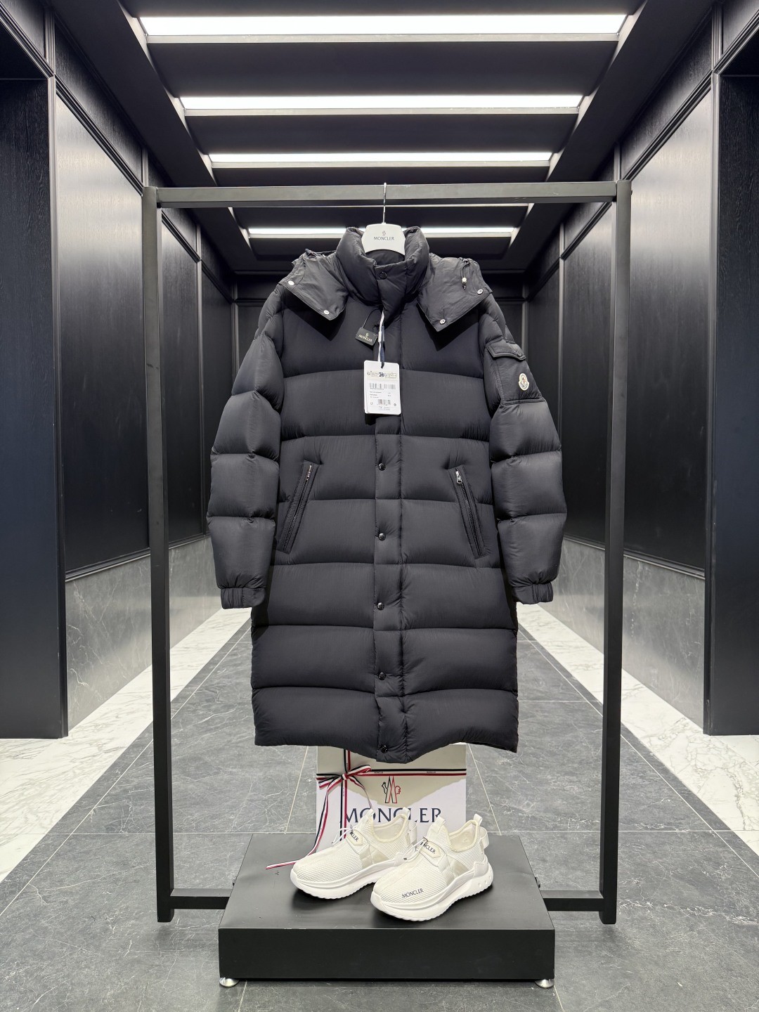 Plumas largas para hombre Moncler Hanoverian (acabado mate). 850+ de poder de relleno. Esta chaqueta larga de plumas Ha…