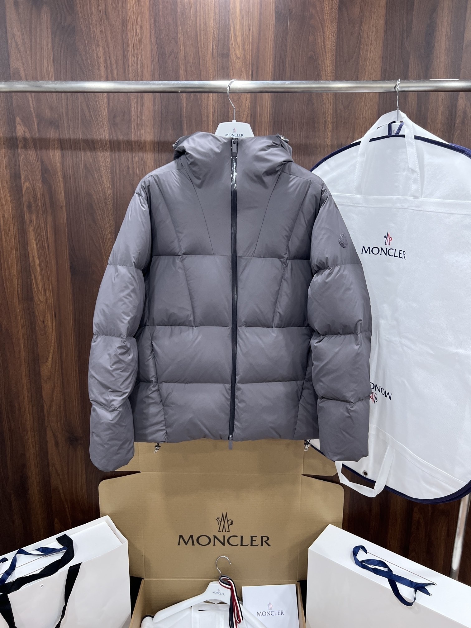 מעילת מונקלר לגברים Fusain קצרה וכובע עם מכסים לחורף וחמור