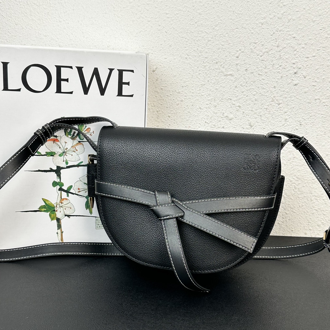 Loewe תיקים תיקי סדל צהוב Calfskin שמואיzaire2006. kgm קווייד