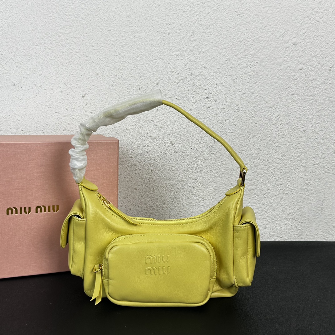 MiuMiu Sacs À Bandoulière & À Épaule Collection printemps – été Vintage Sous les aisselles