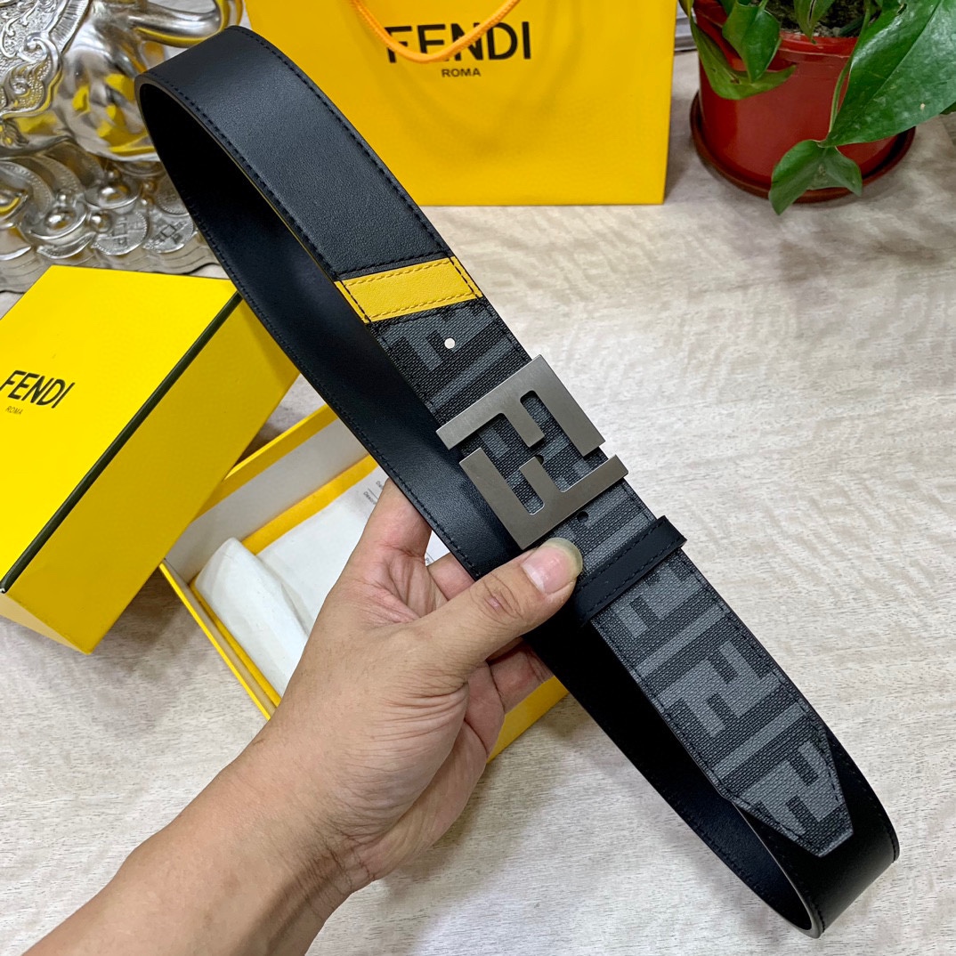 
FENDl 宽40MM双面原版小牛皮 搭配单钌钯电镀扣 完美的手感.油边 出众的设计.风格 高贵奢华 