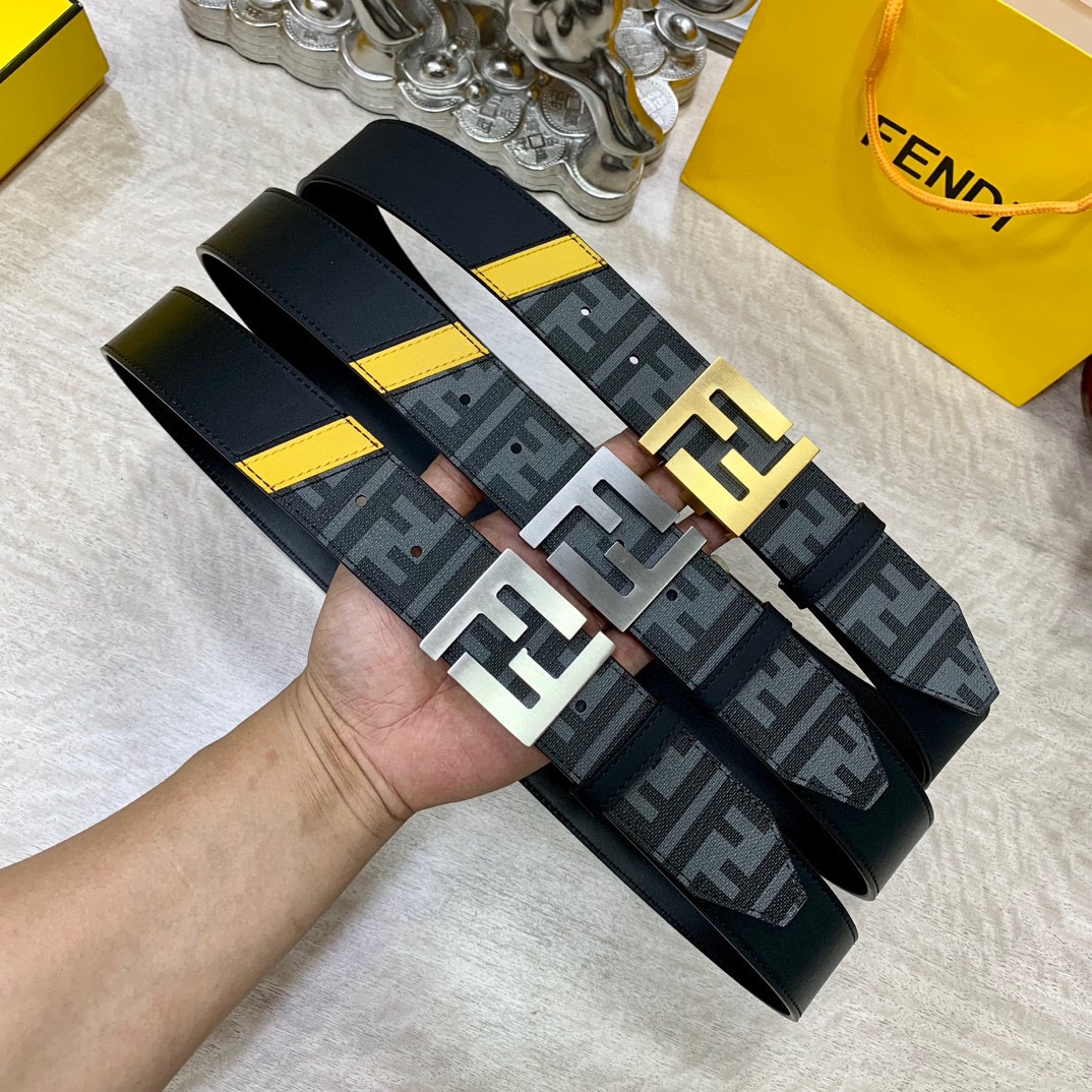 
FENDl 宽40MM双面原版小牛皮 搭配单钌钯电镀扣 完美的手感.油边 出众的设计.风格 高贵奢华 