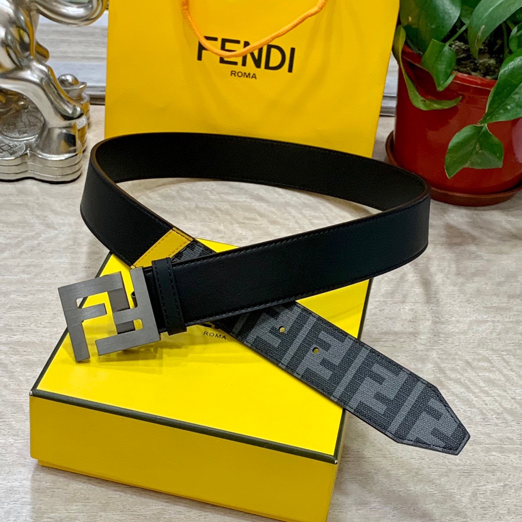 
FENDl 宽40MM双面原版小牛皮 搭配单钌钯电镀扣 完美的手感.油边 出众的设计.风格 高贵奢华 