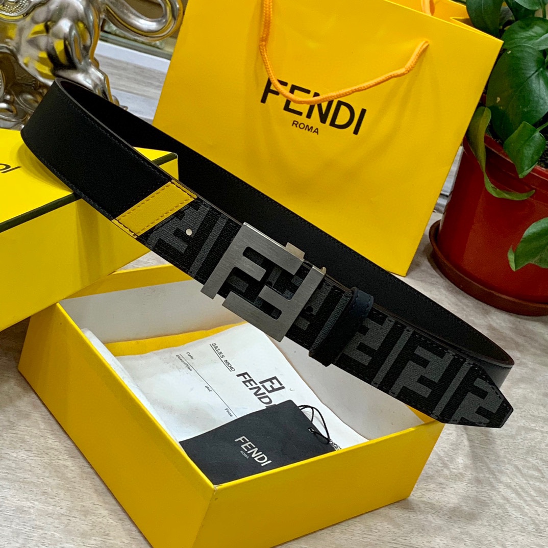 
FENDl 宽40MM双面原版小牛皮 搭配单钌钯电镀扣 完美的手感.油边 出众的设计.风格 高贵奢华 