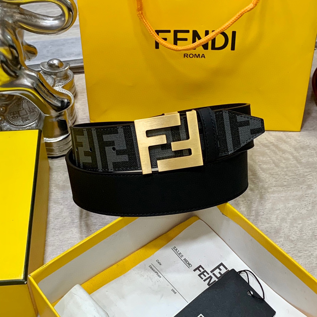 
FENDl 宽40MM双面原版小牛皮 搭配单钌钯电镀扣 完美的手感.油边 出众的设计.风格 高贵奢华 