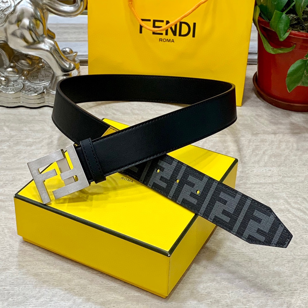 
FENDl 宽40MM双面原版小牛皮 搭配单钌钯电镀扣 完美的手感.油边 出众的设计.风格 高贵奢华 