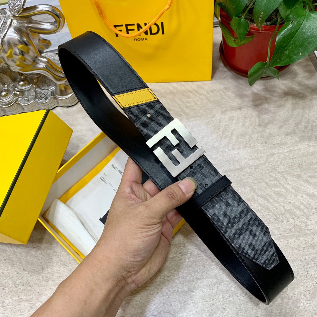 
FENDl 宽40MM双面原版小牛皮 搭配单钌钯电镀扣 完美的手感.油边 出众的设计.风格 高贵奢华 