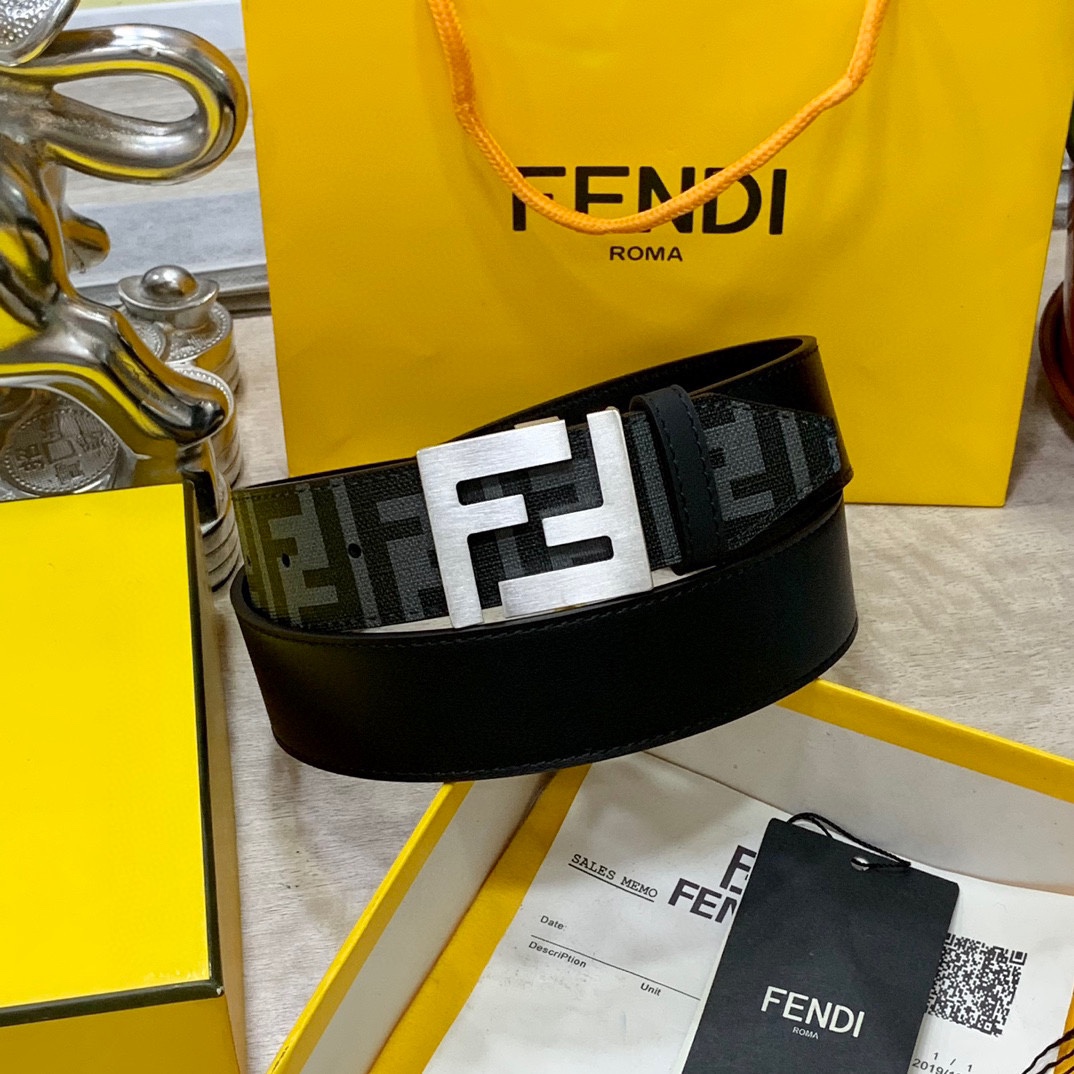 
FENDl 宽40MM双面原版小牛皮 搭配单钌钯电镀扣 完美的手感.油边 出众的设计.风格 高贵奢华 