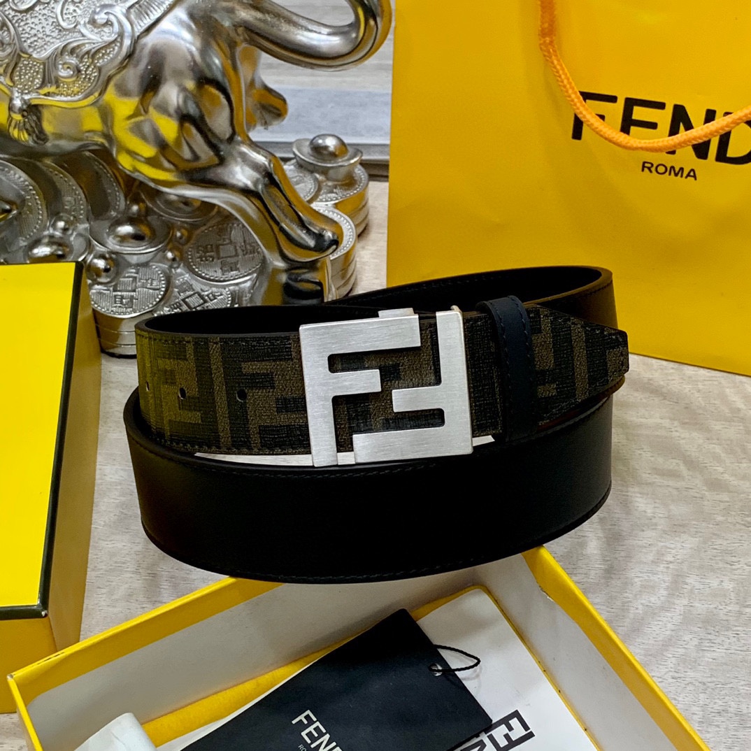
FENDl 宽40MM双面原版小牛皮 搭配单钌钯电镀扣 完美的手感.油边 出众的设计.风格 高贵奢华 