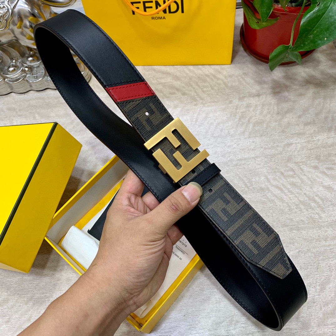 
FENDl 宽40MM双面原版小牛皮 搭配单钌钯电镀扣 完美的手感.油边 出众的设计.风格 高贵奢华 