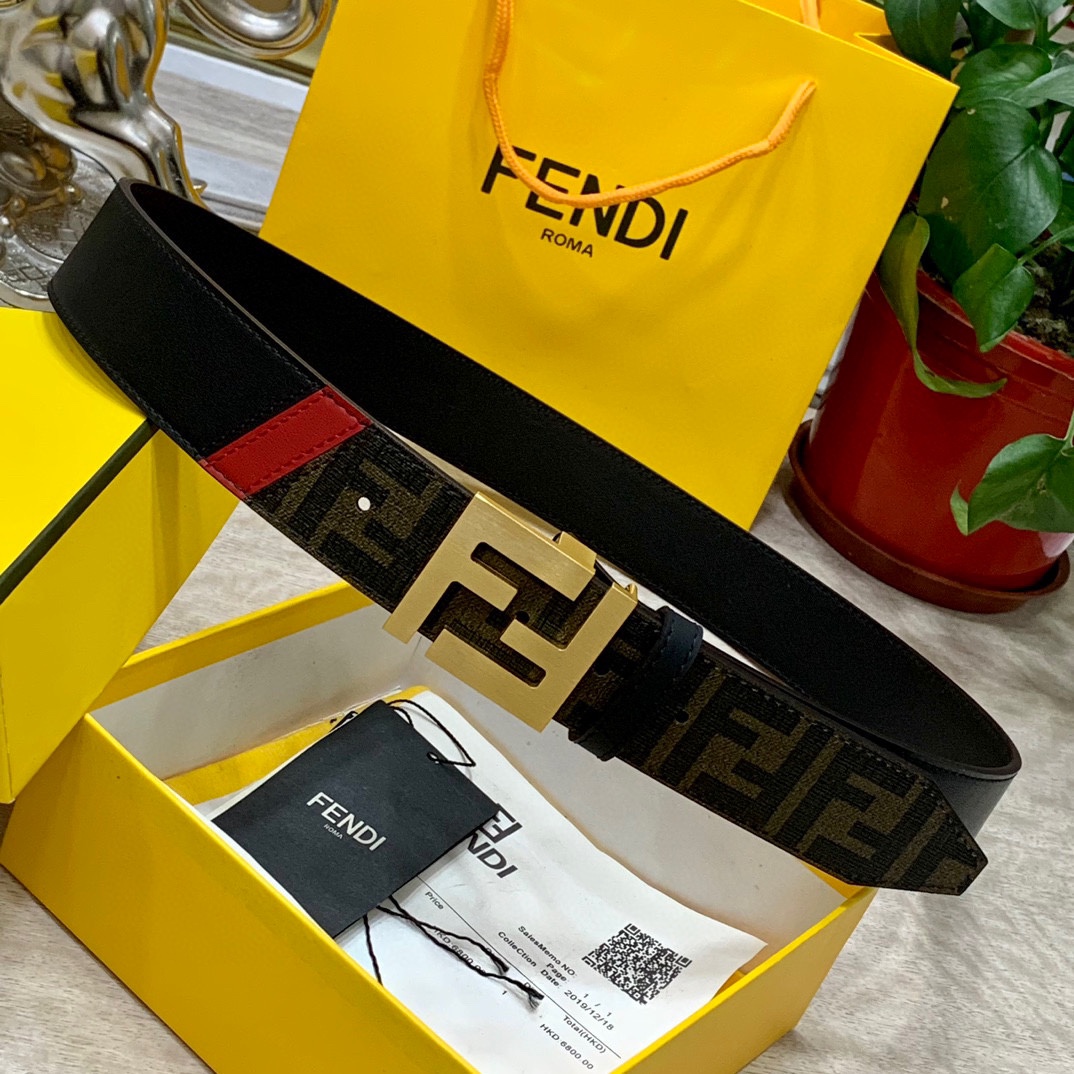 
FENDl 宽40MM双面原版小牛皮 搭配单钌钯电镀扣 完美的手感.油边 出众的设计.风格 高贵奢华 