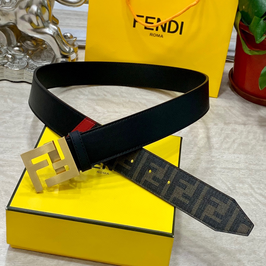 
FENDl 宽40MM双面原版小牛皮 搭配单钌钯电镀扣 完美的手感.油边 出众的设计.风格 高贵奢华 