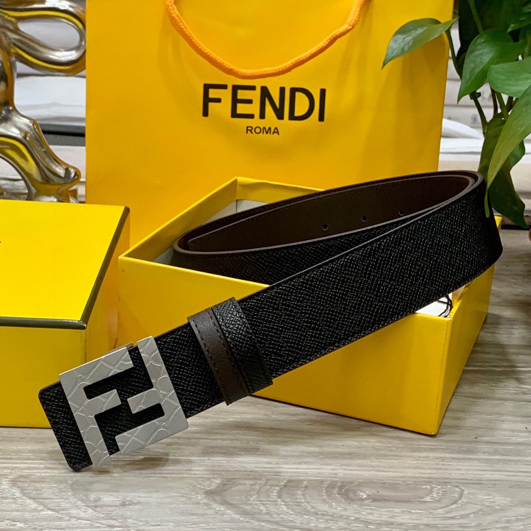 
        FENDl （芬迪）宽40MM双面原版小牛皮 搭配单钌钯电镀扣 完美的手感.油边 出众