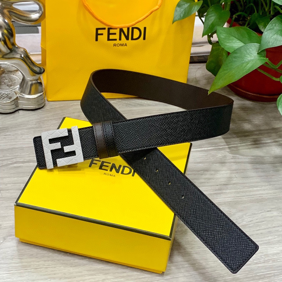 
        FENDl （芬迪）宽40MM双面原版小牛皮 搭配单钌钯电镀扣 完美的手感.油边 出众