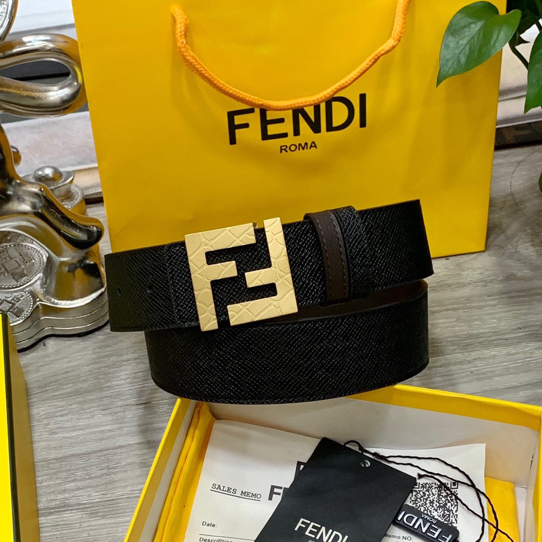 
        FENDl （芬迪）宽40MM双面原版小牛皮 搭配单钌钯电镀扣 完美的手感.油边 出众
